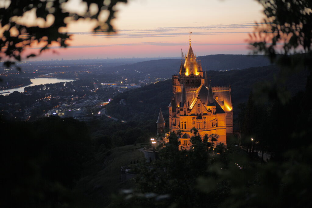 Schloss beleuchtet_2 Schloss Drachenburg bei Nacht